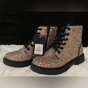 Girls size 1 multicolored combat boots brand new with tags